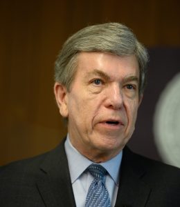 Blunt pushes against medical licensing barriers to telehealth