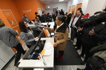 Illinois sees first legal sales of recreational marijuana