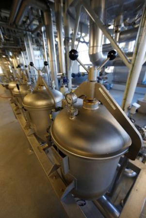 A-B kicks off beer giveaway as US nears vaccination goal