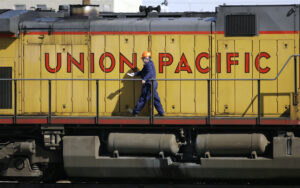 Freight railroads must keep 2-person crews according to new federal rule