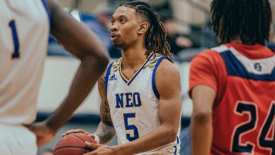 Photo of Former NEO basketball standout Brian Moore, Jr. receives Lou Henson Award