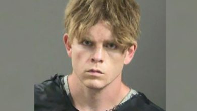 Photo of Teacher charged with killing of hikers at Arkansas park pleads not guilty to murder