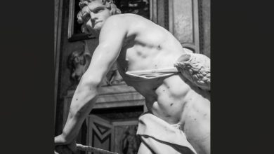 Photo of Burlison answers questions about giant skeletons in the Smithsonian