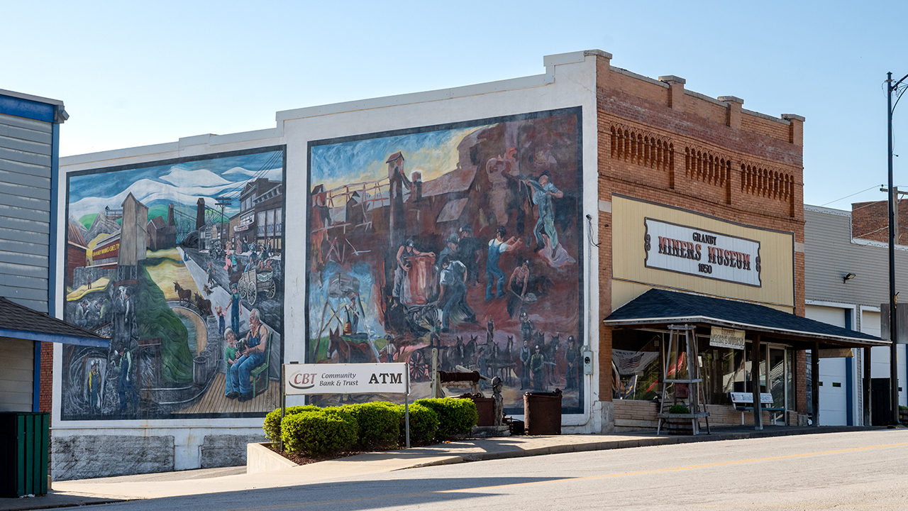 Area Mural Guide Expands Thanks to Tourism Council and Humanities Grant