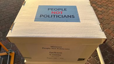Photo of Opponents of Trump-backed redistricting in Missouri submit petition to force public vote